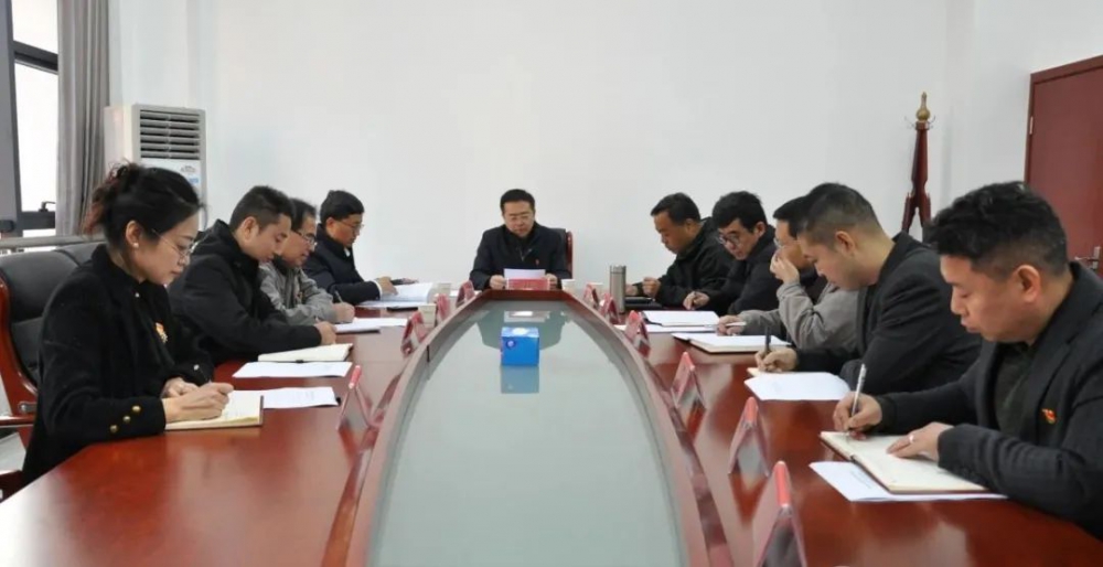 陜西有色金屬集團(tuán)黨委副書記郭仕龍旁聽(tīng)督導(dǎo)陜西銀礦黨委理論學(xué)...